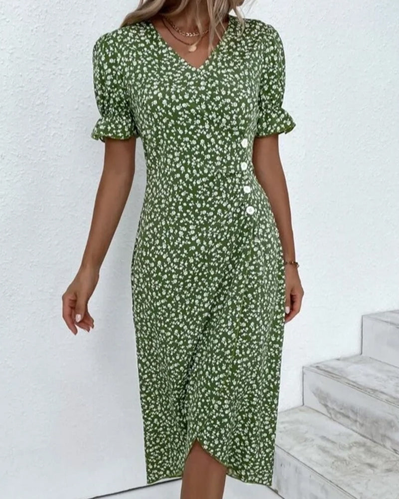 Robe à imprimé floral avec manches courtes et bouton