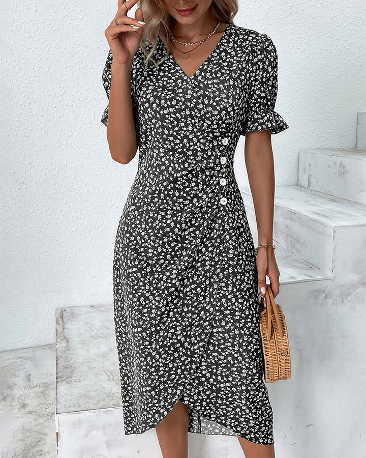 Robe à imprimé floral avec manches courtes et bouton