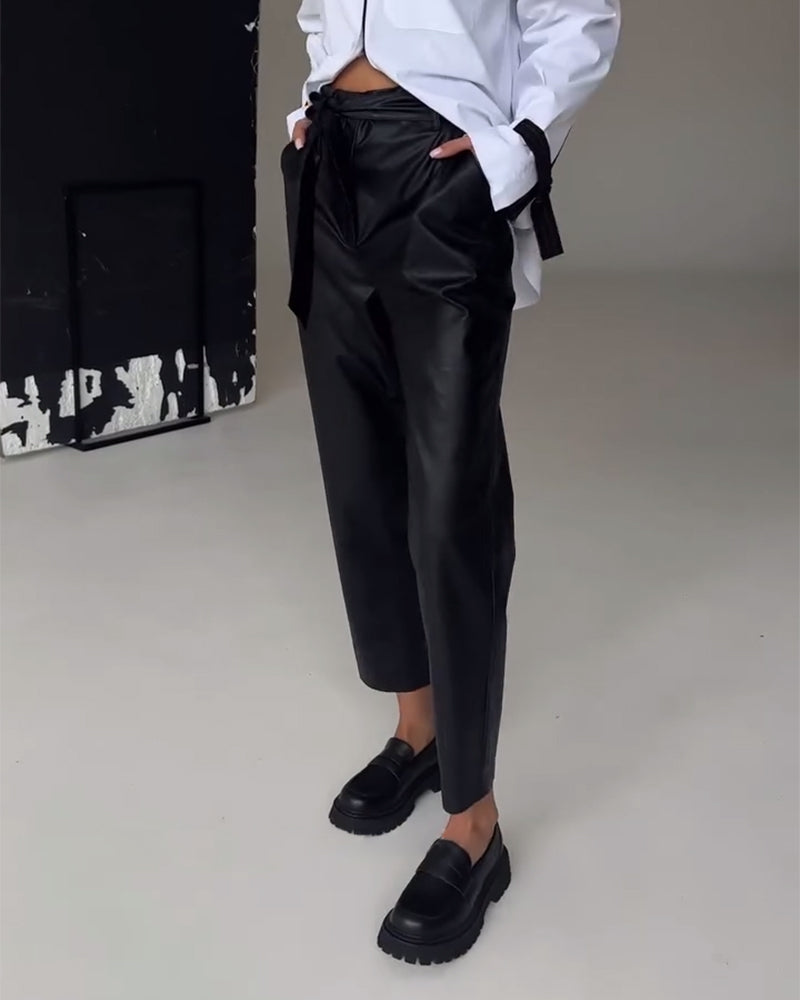 Pantalon svelte en cuir coupe svelte