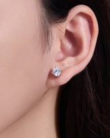 Boucles d'oreilles à tige rondes classiques en zircon