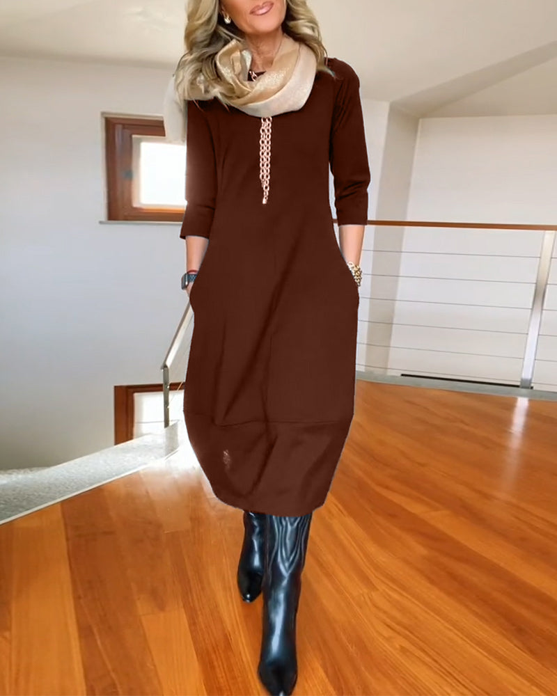 Robe élégante de couleur unie avec poche et col rond