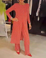 Costume élégant fendu à pois
