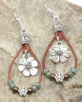 Boucles d'oreilles simples en cuir boho avec fleur en corde