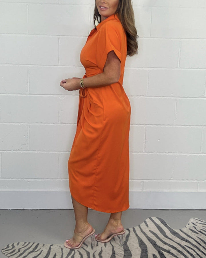 Élégante robe plissée à col chemise