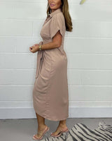 Élégante robe plissée à col chemise
