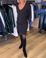 Robe avec cou de cou et manche fascinante