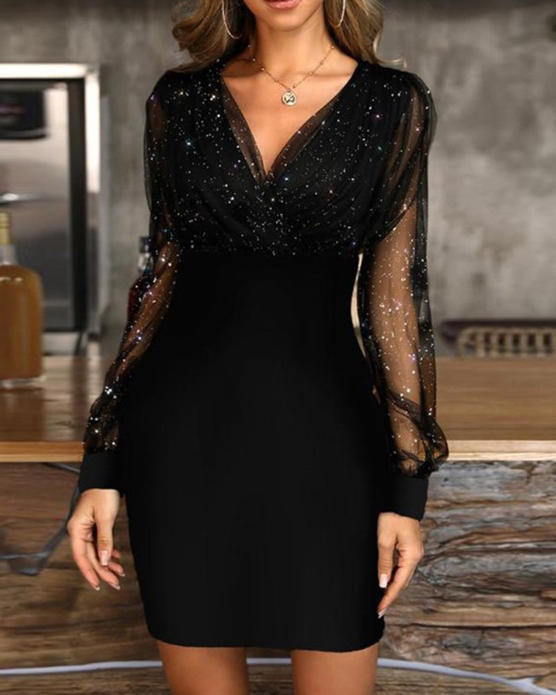 Robe avec maille et col en V