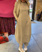 Robe de couleur unie et à manches longues