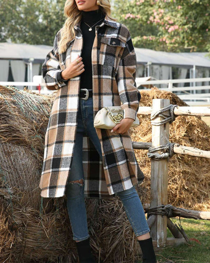Manteau à carreaux avec boutons à revers