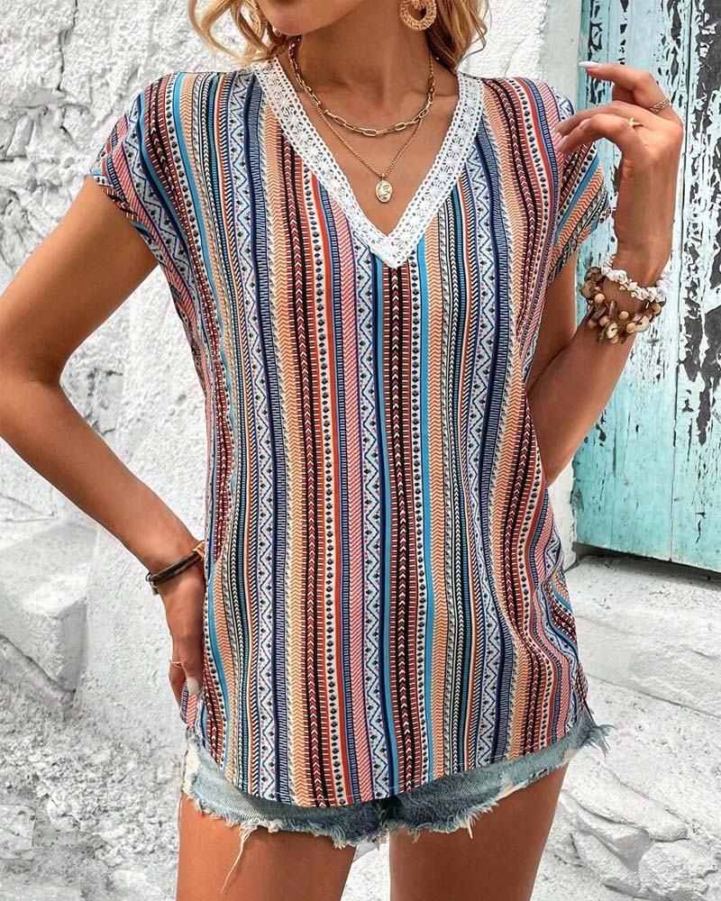 T-Shirt Imprimé Coloré En Dentelle Col En V