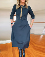 Robe élégante de couleur unie avec poche et col rond