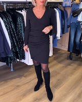 Robe avec cou de cou et manche fascinante