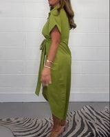 Élégante robe plissée à col chemise