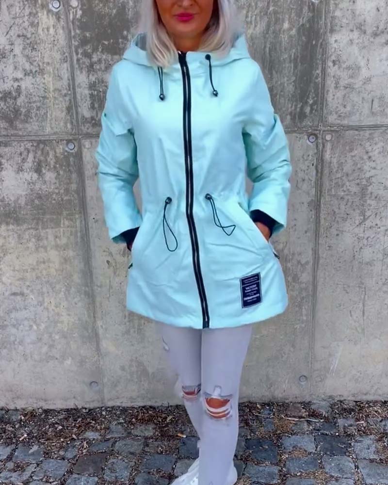 Manteau à fermeture éclair et cordon de serrage