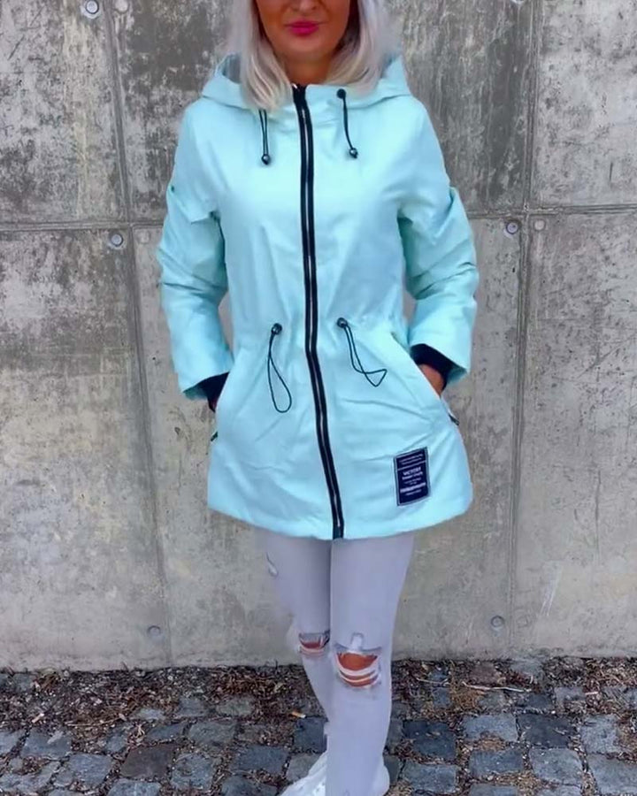 Manteau à fermeture éclair et cordon de serrage