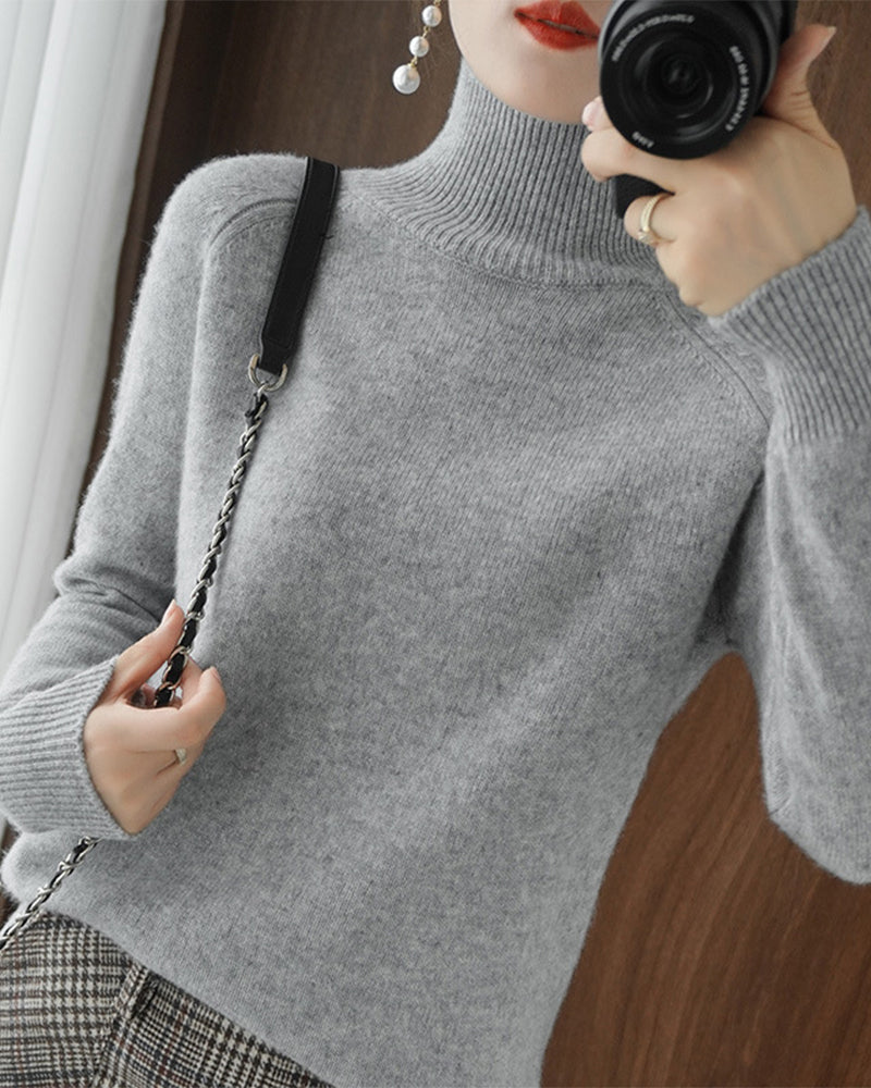 Pull simple à manches longues et col haut de couleur unie
