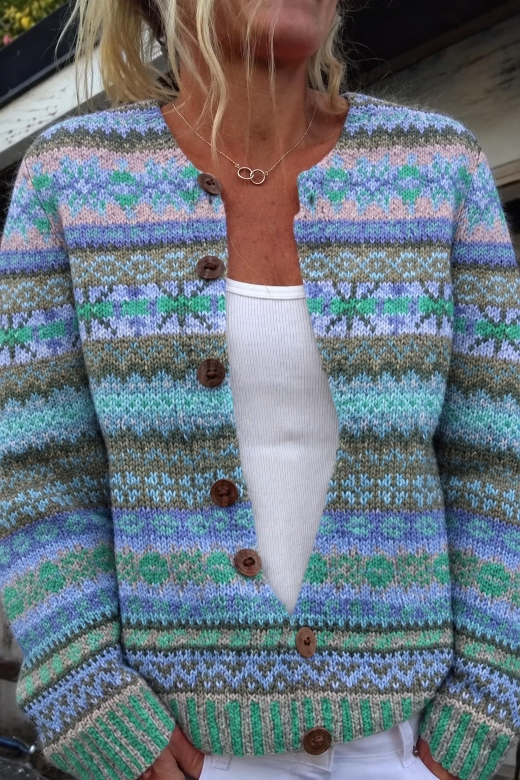 CARDIGAN VINTAGE PASTEL À MOTIFS JACQUARD ET BOUTONS