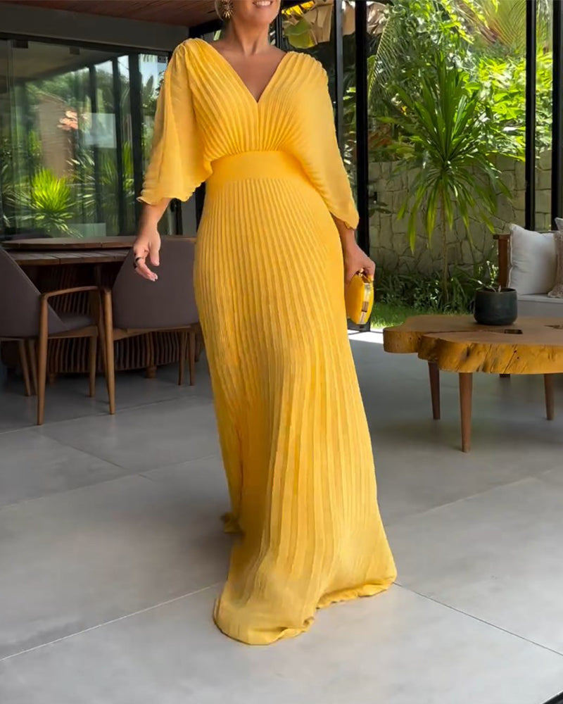 Robe à plis et taille cintrée