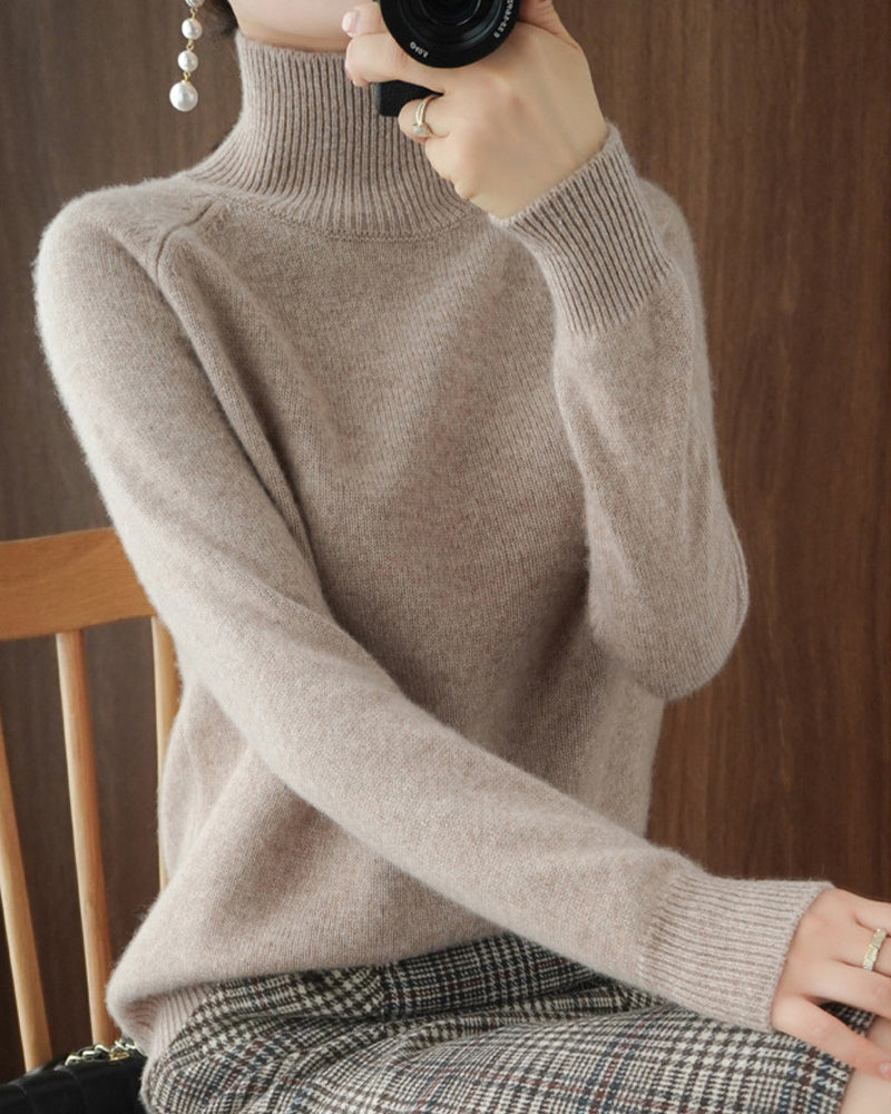 Pull simple à manches longues et col haut de couleur unie