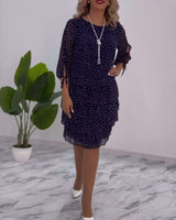Robe élégante superposée à imprimé pois