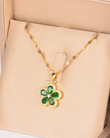 Collier pendentif rotatif à 360° à cinq pétales de fleur
