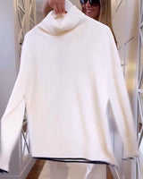 Pull avec le cou haut et les manches longues