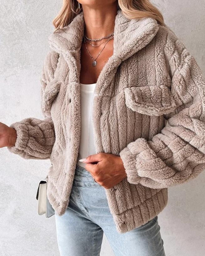 Elina – Veste douce femme effet peluche – Kaki