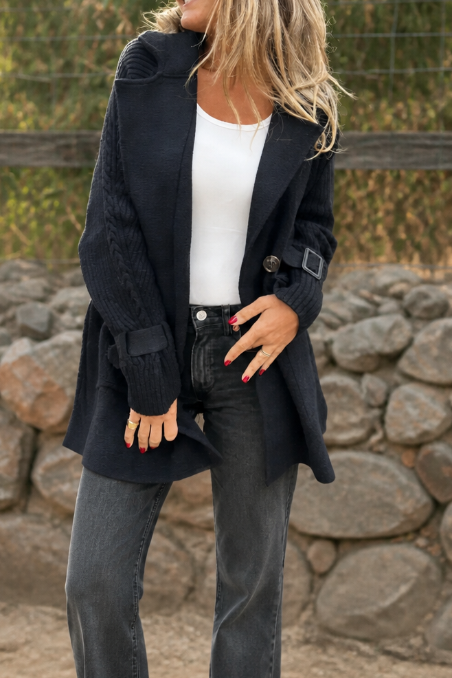Manteau femme à manches en maille torsadée – Noir, vue de face
