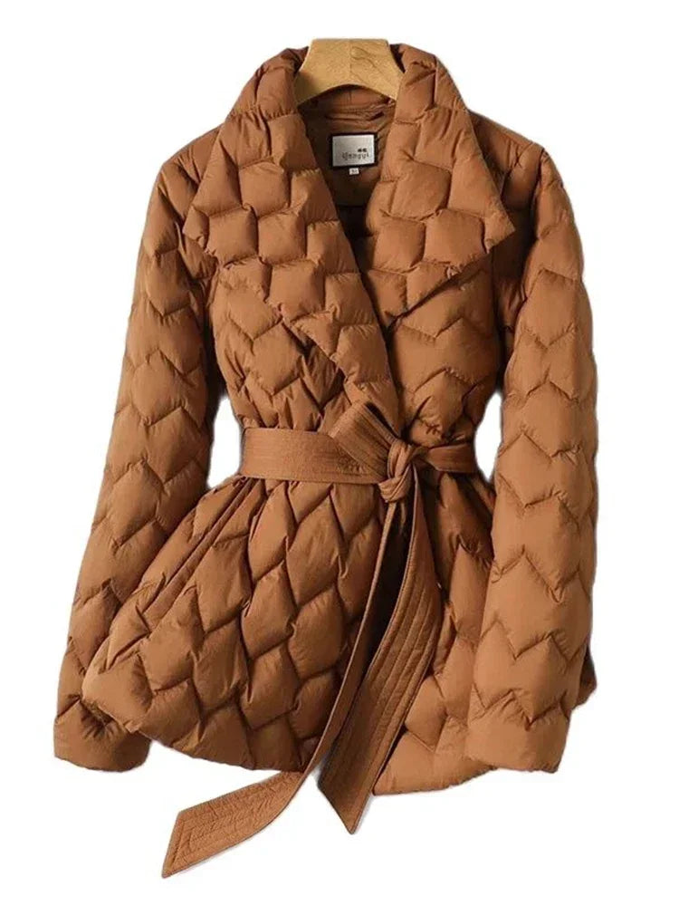 Mia – Doudoune courte ceinturée femme – Marron – Vue de face